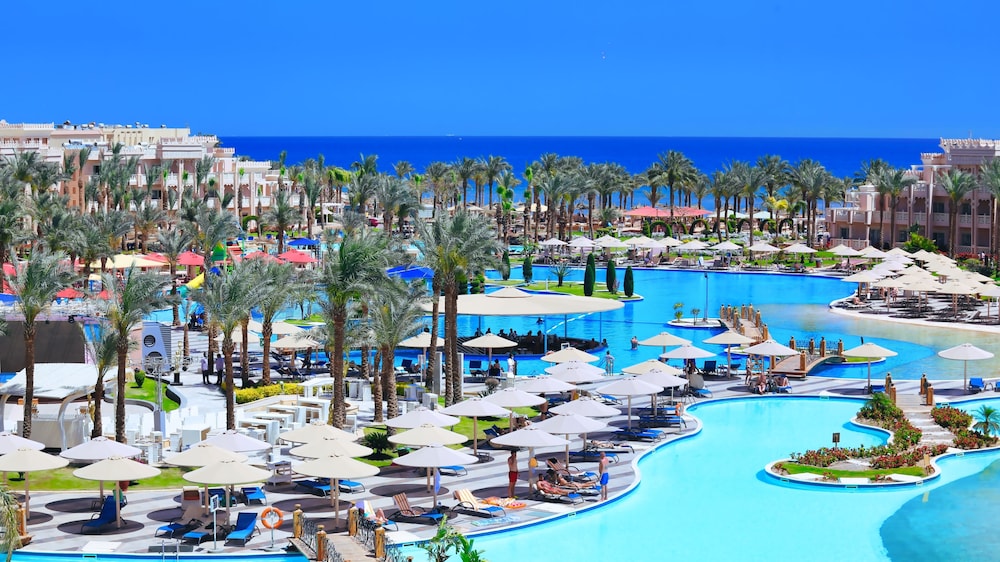 Pickalbatros Palace Hurghada - All inclusive — Swimming pool in Hurghada, Red Sea