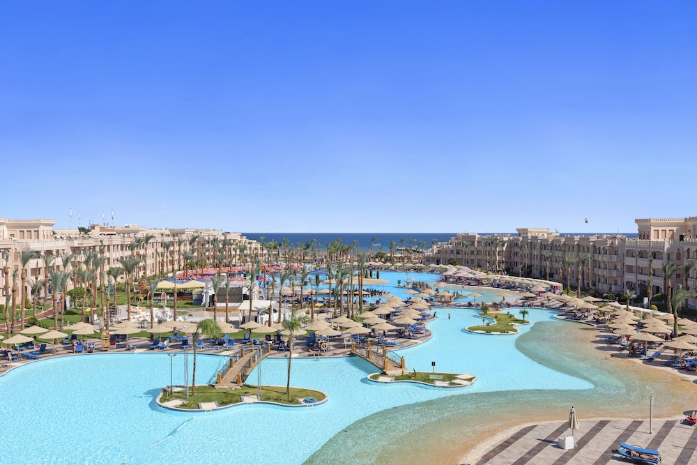 Pickalbatros Palace Hurghada - All inclusive — Swimming pool in Hurghada, Red Sea