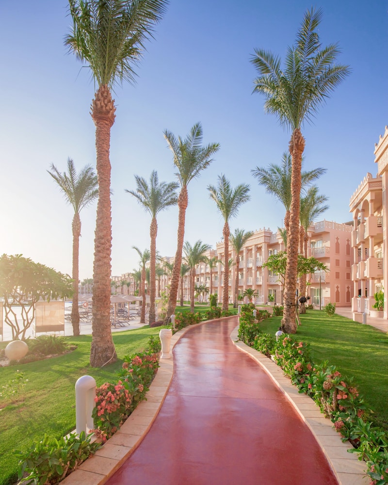 Pickalbatros Palace Hurghada - All inclusive — Hotel building in Hurghada, Red Sea