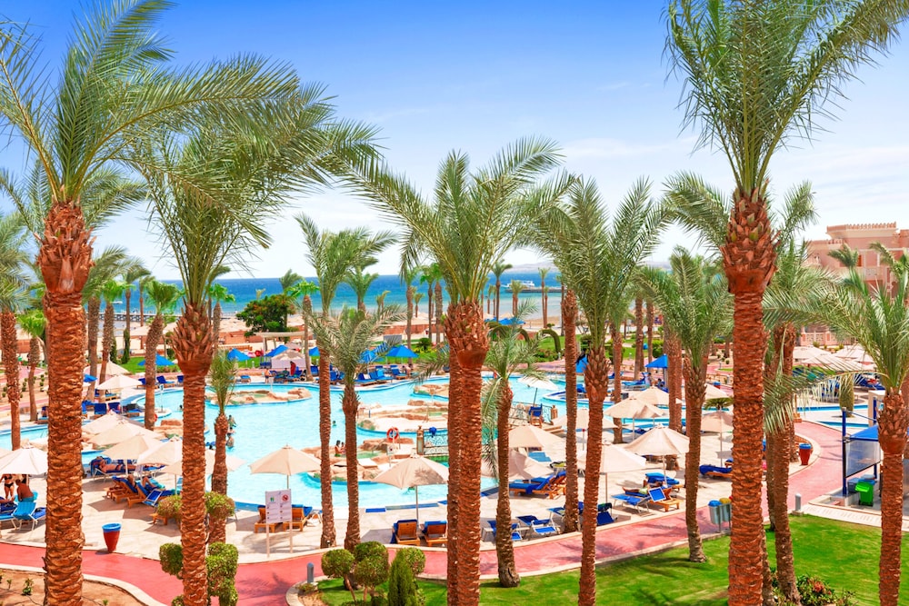Pickalbatros Palace Hurghada - All inclusive — Swimming pool in Hurghada, Red Sea