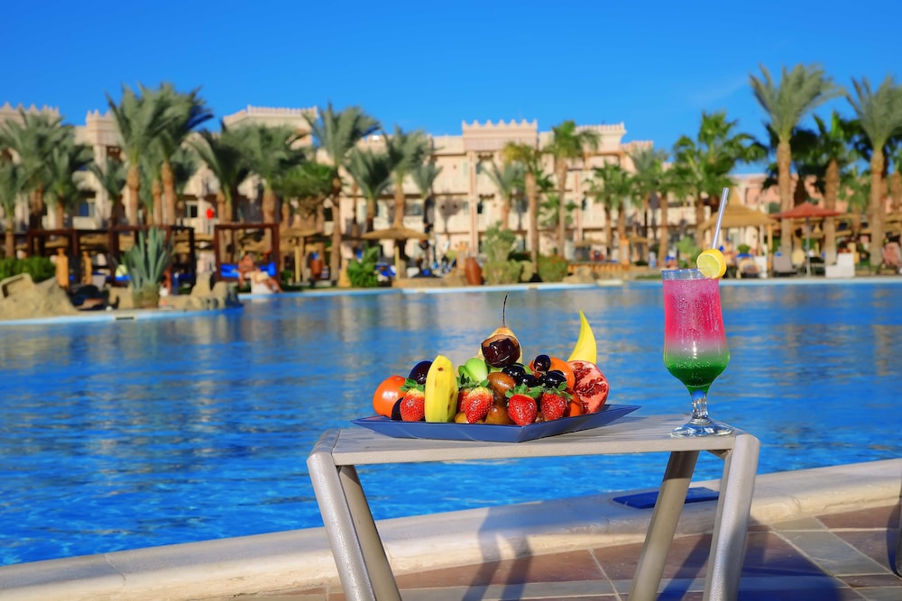 Pickalbatros Palace Hurghada - All inclusive — Swimming pool in Hurghada, Red Sea