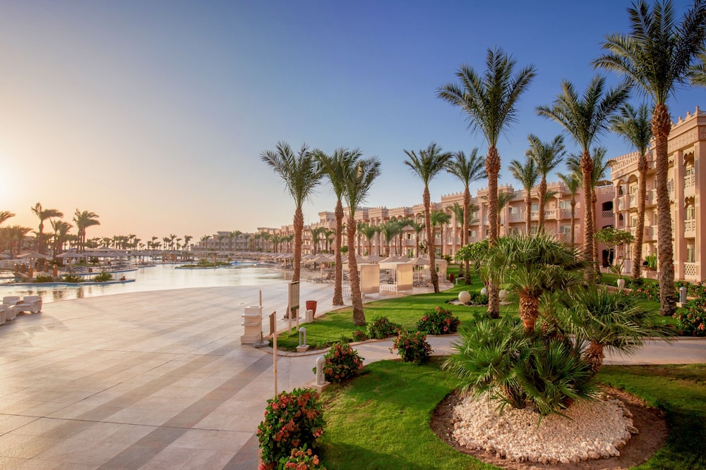 Pickalbatros Palace Hurghada - All inclusive — Hotel building in Hurghada, Red Sea