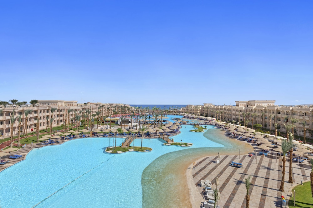 Pickalbatros Palace Hurghada - All inclusive — Swimming pool in Hurghada, Red Sea