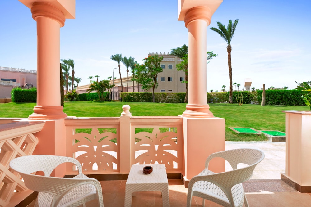 Pickalbatros Palace Hurghada - All inclusive — Hotel building in Hurghada, Red Sea
