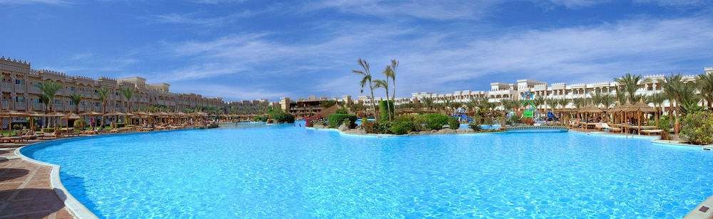 Pickalbatros Palace Hurghada - All inclusive — Swimming pool in Hurghada, Red Sea