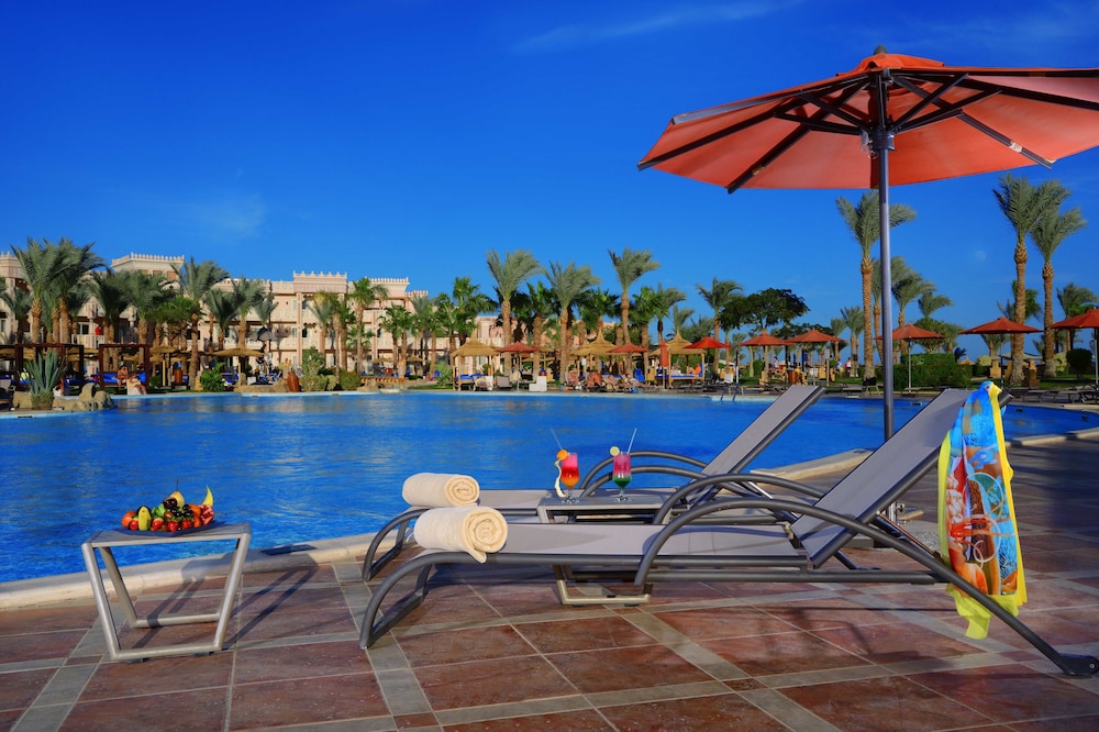 Pickalbatros Palace Hurghada - All inclusive — Swimming pool in Hurghada, Red Sea