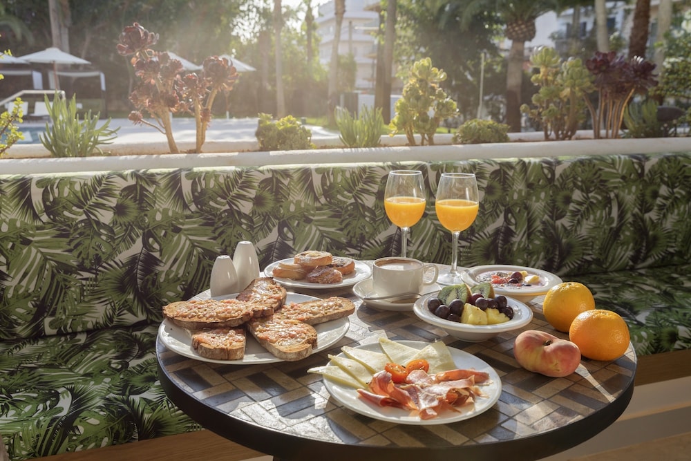 Hotel HM Ayron Park – Adults Only — Restaurant & bars in Playa de Palma, Balearic Islands