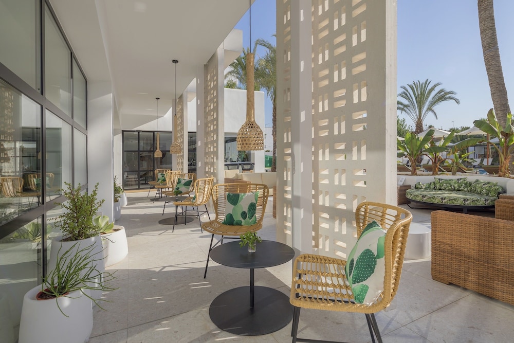 Hotel HM Ayron Park – Adults Only — Restaurant & bars in Playa de Palma, Balearic Islands