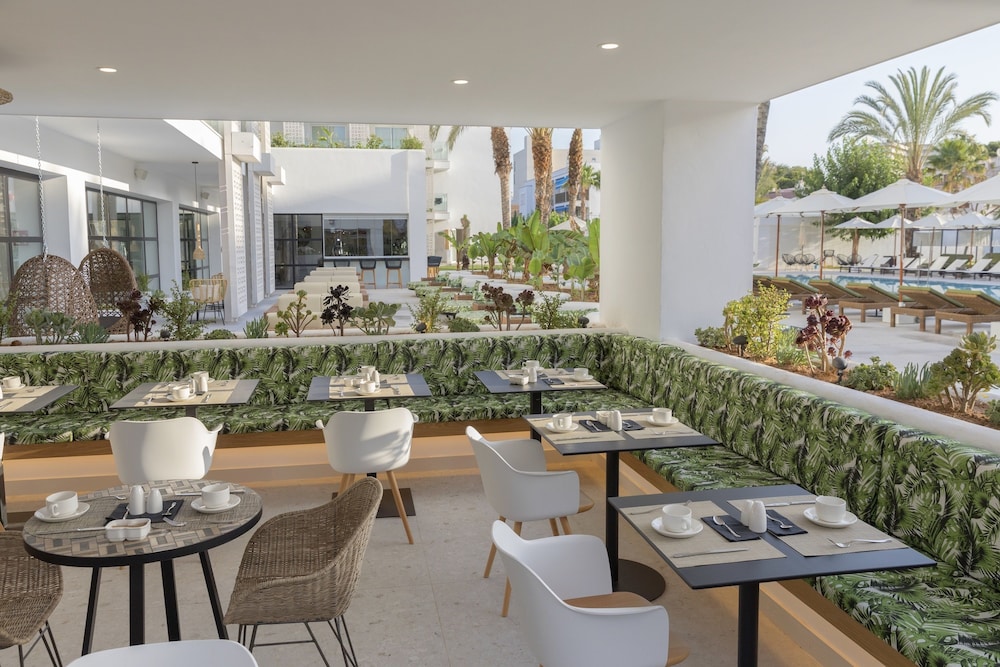 Hotel HM Ayron Park – Adults Only — Restaurant & bars in Playa de Palma, Balearic Islands