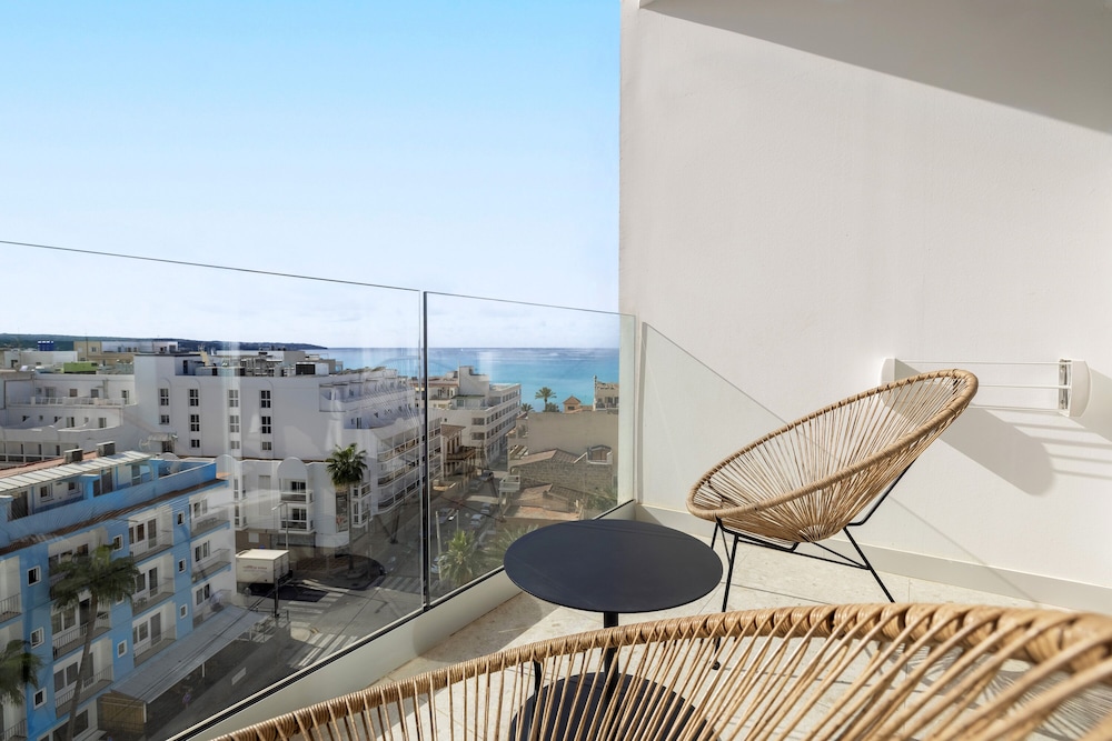 Hotel HM Ayron Park – Adults Only — Hotel rooms in Playa de Palma, Balearic Islands