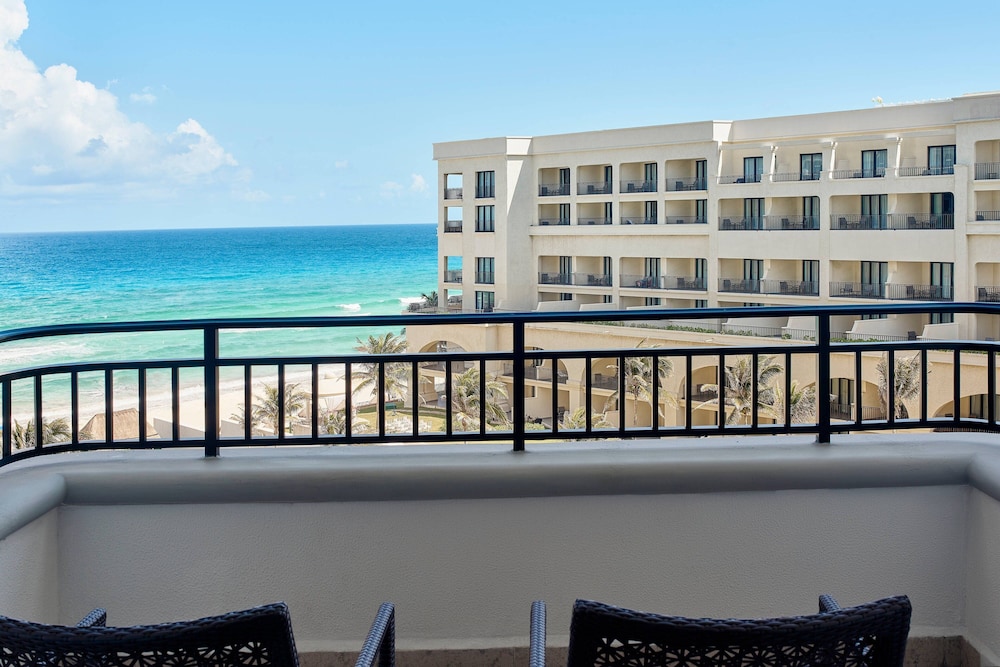 JW Marriott Cancun Resort & Spa — Hotel building in Cancun, Quintana Roo