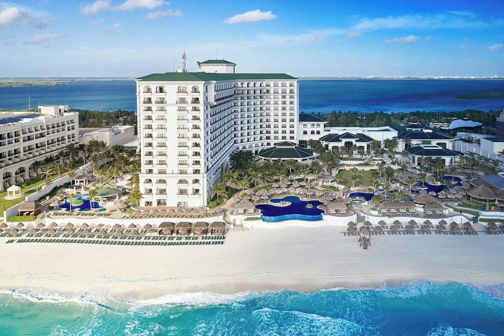JW Marriott Cancun Resort & Spa — Hotel building in Cancun, Quintana Roo