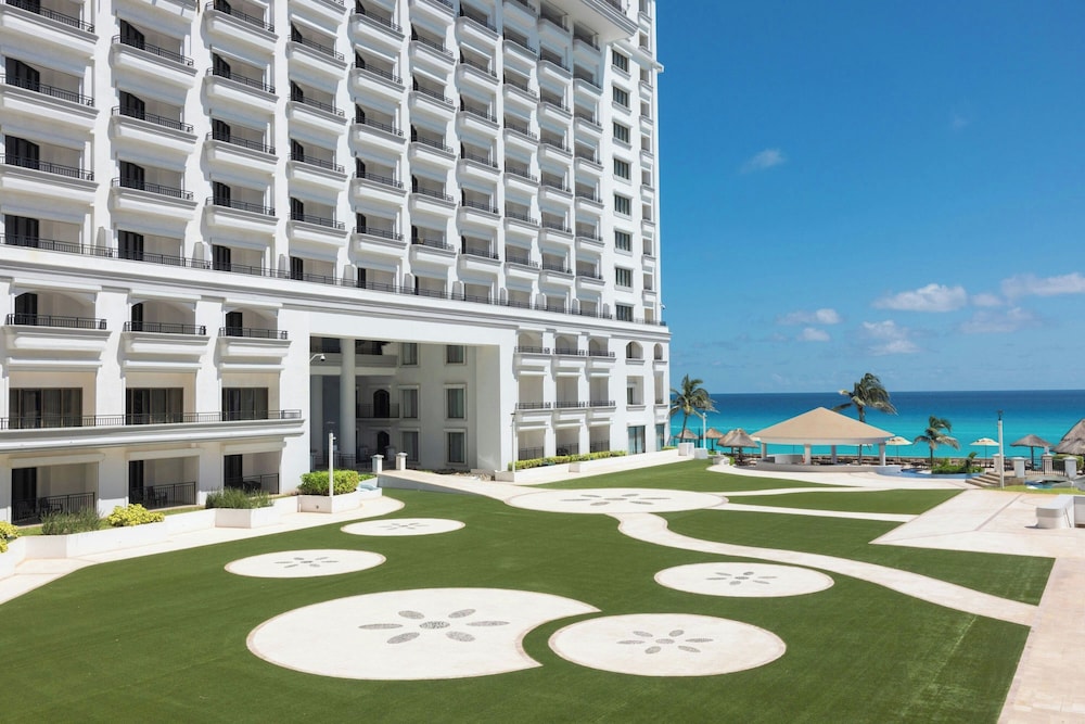 JW Marriott Cancun Resort & Spa — Hotel building in Cancun, Quintana Roo