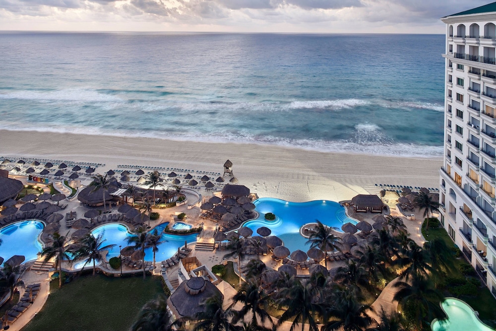 JW Marriott Cancun Resort & Spa — Swimming pool in Cancun, Quintana Roo