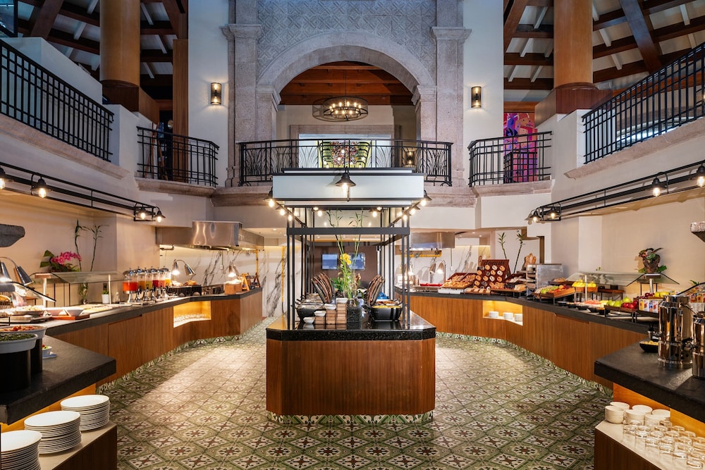 JW Marriott Cancun Resort & Spa — Restaurant & bars in Cancun, Quintana Roo