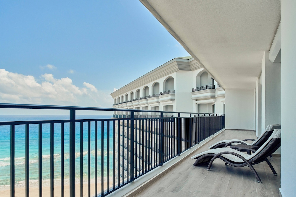 JW Marriott Cancun Resort & Spa — Hotel building in Cancun, Quintana Roo