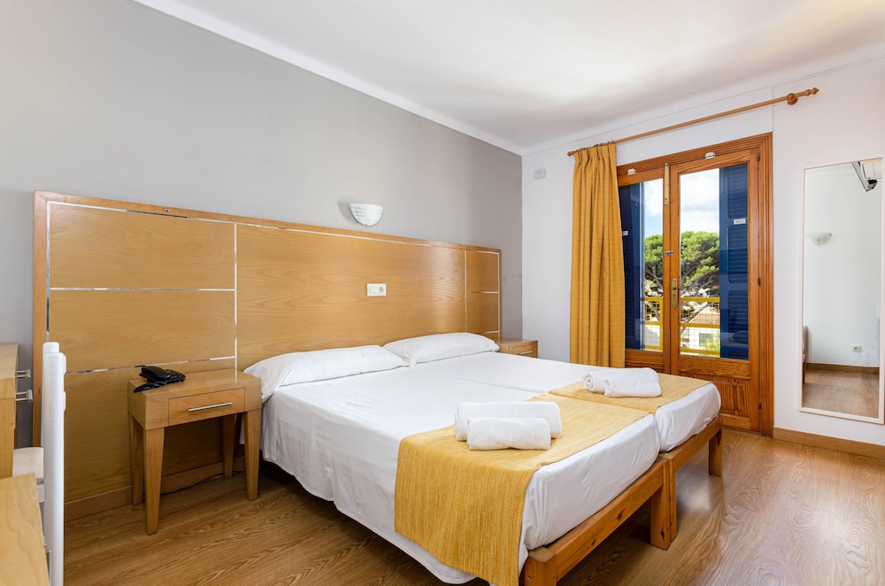 Hotel Bellavista — Hotel rooms in Cala Ratjada, Balearic Islands