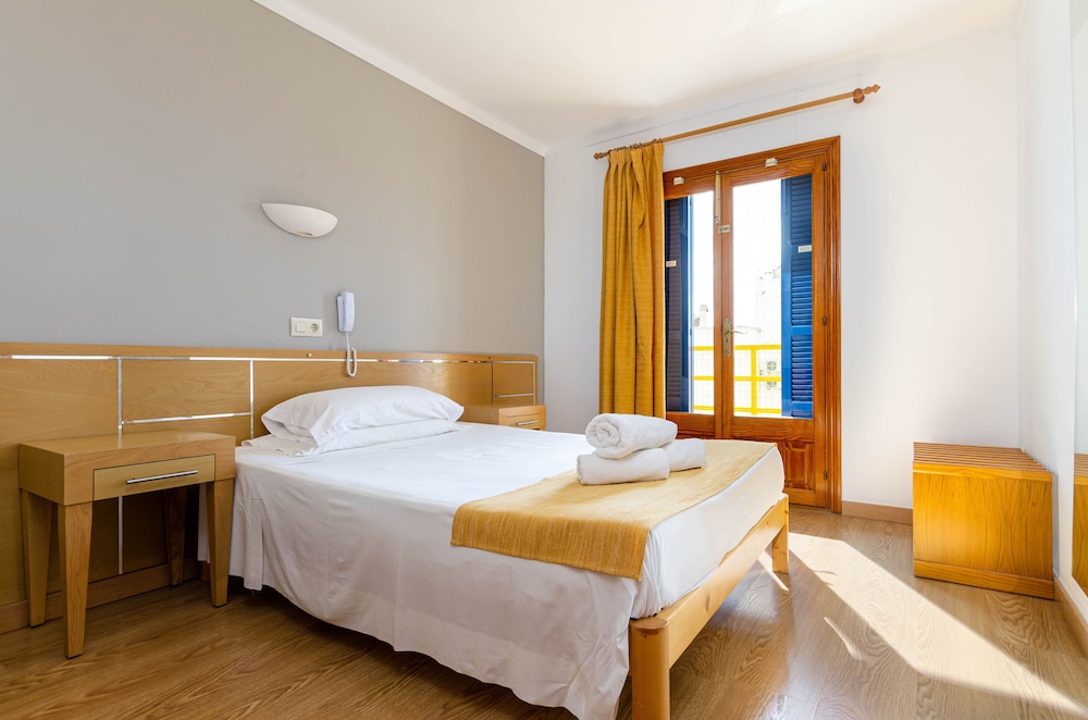 Hotel Bellavista — Hotel rooms in Cala Ratjada, Balearic Islands