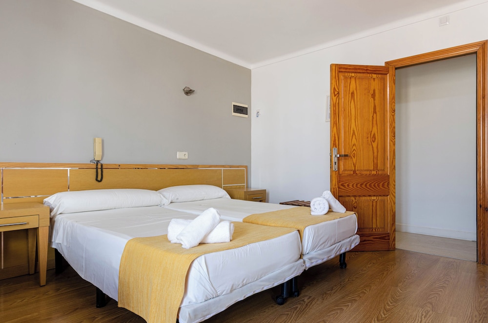 Hotel Bellavista — Hotel rooms in Cala Ratjada, Balearic Islands