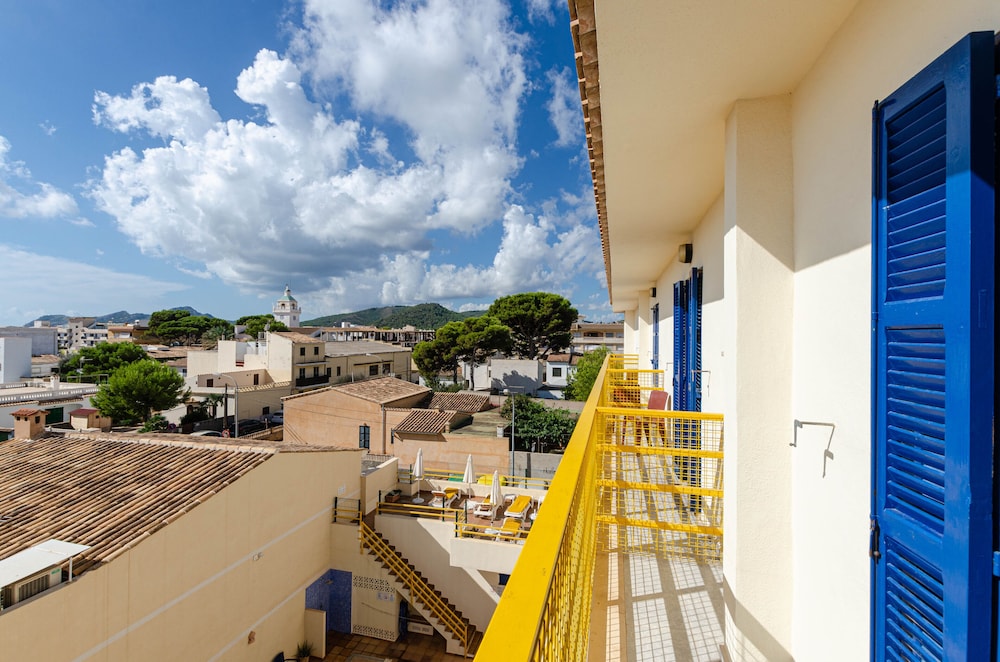 Hotel Bellavista — Hotel building in Cala Ratjada, Balearic Islands
