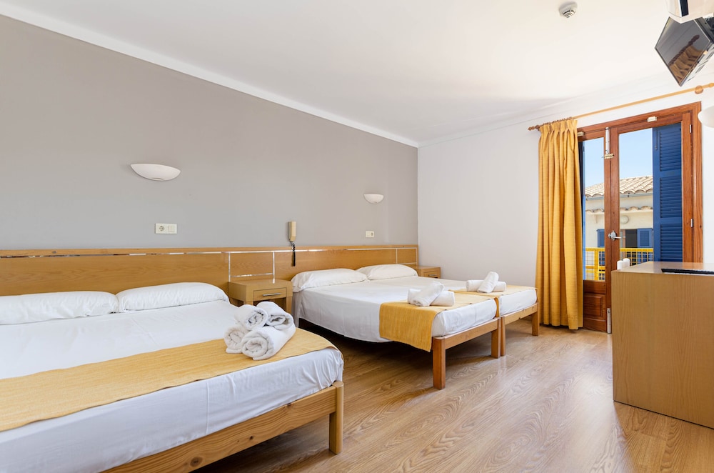 Hotel Bellavista — Hotel rooms in Cala Ratjada, Balearic Islands