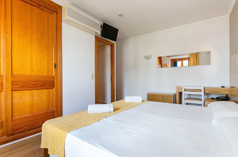 Hotel Bellavista — Hotel rooms in Cala Ratjada, Balearic Islands