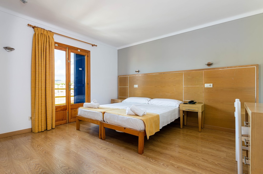 Hotel Bellavista — Hotel rooms in Cala Ratjada, Balearic Islands