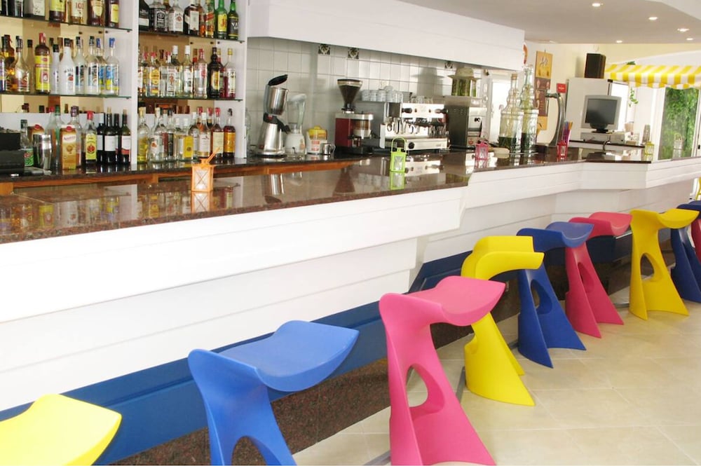 Hotel Bellavista — Restaurant & bars in Cala Ratjada, Balearic Islands