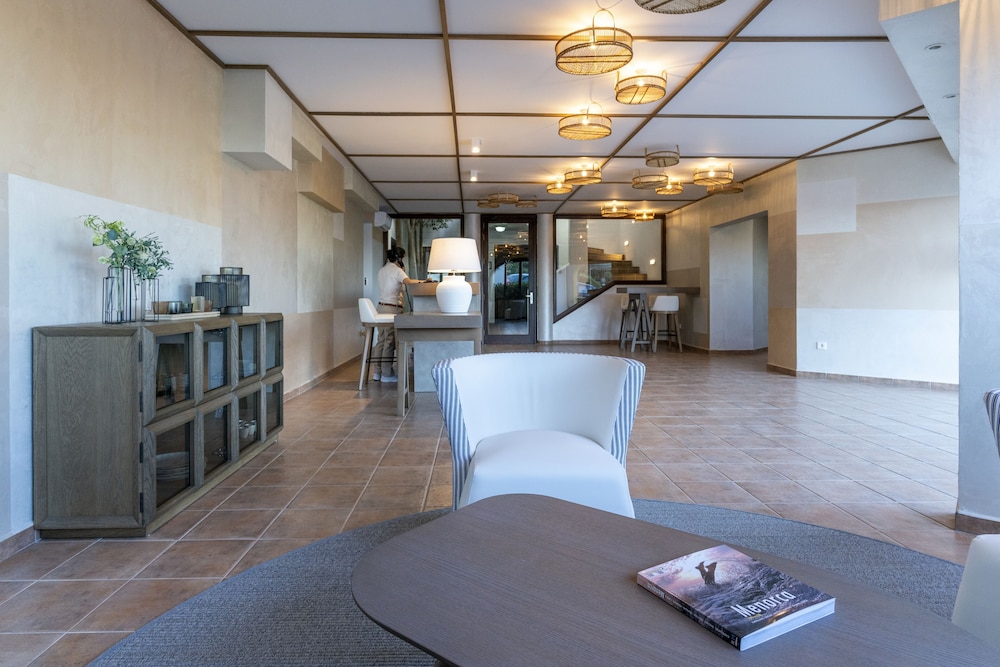 Calallonga Hotel Menorca — Hotel building in Es Castell, Balearic Islands