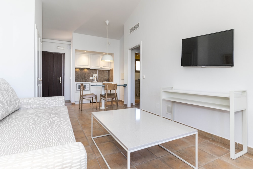 Calallonga Hotel Menorca — Hotel rooms in Es Castell, Balearic Islands