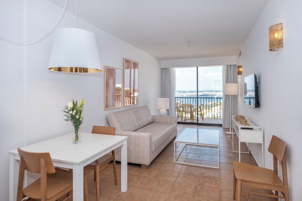 Calallonga Hotel Menorca — Hotel rooms in Es Castell, Balearic Islands
