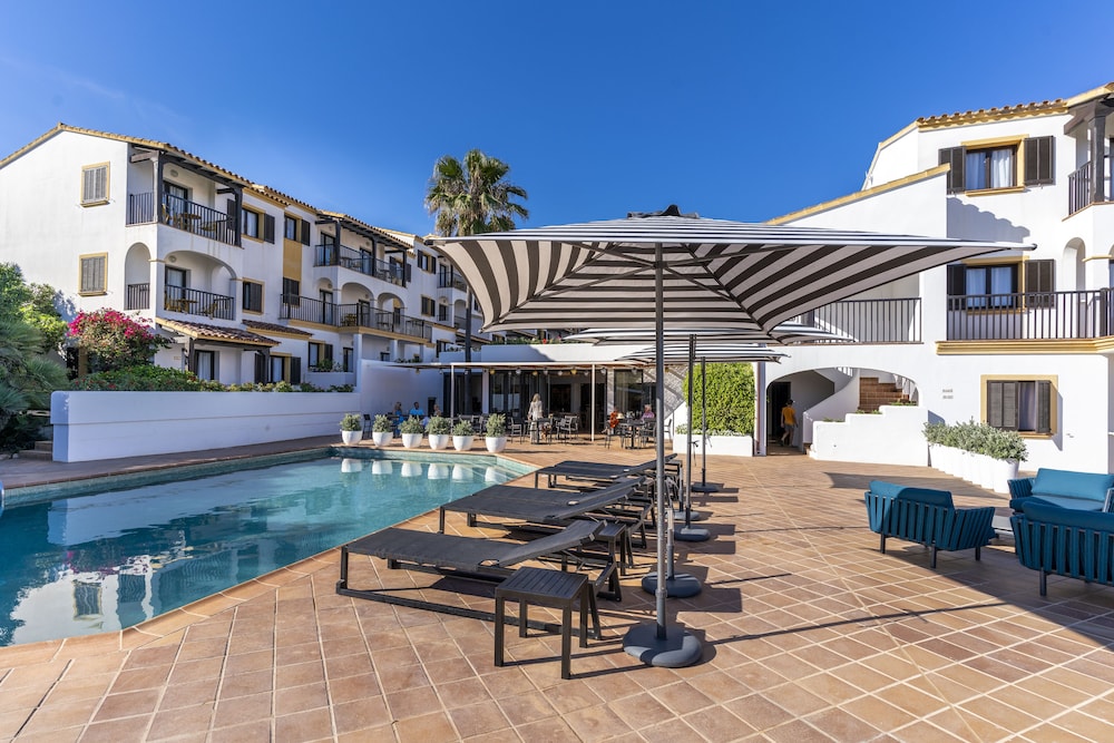 Calallonga Hotel Menorca — Swimming pool in Es Castell, Balearic Islands