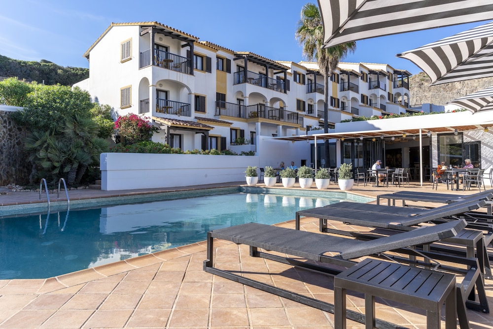 Calallonga Hotel Menorca — Hotel building in Es Castell, Balearic Islands