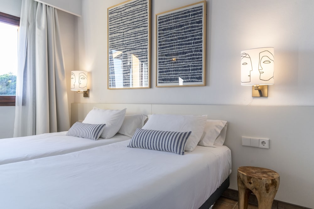 Calallonga Hotel Menorca — Hotel rooms in Es Castell, Balearic Islands