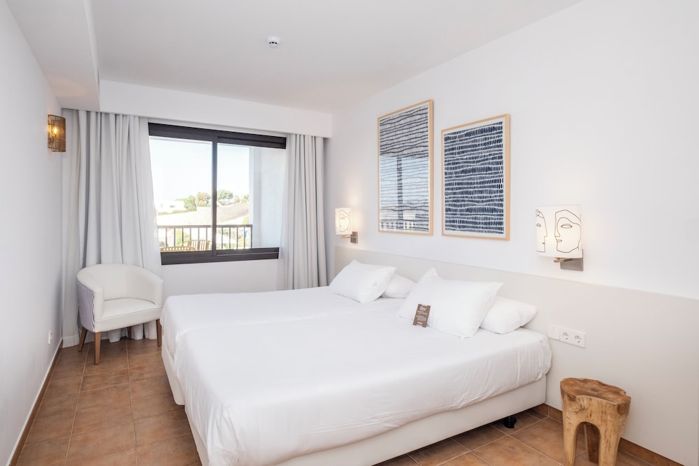 Calallonga Hotel Menorca — Hotel rooms in Es Castell, Balearic Islands