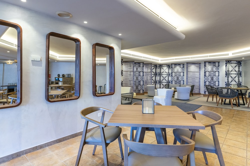 Calallonga Hotel Menorca — Restaurant & bars in Es Castell, Balearic Islands