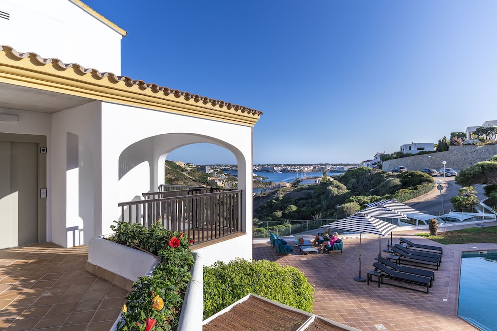 Calallonga Hotel Menorca — Hotel building in Es Castell, Balearic Islands