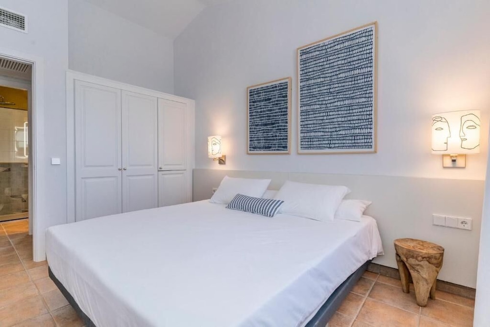 Calallonga Hotel Menorca — Hotel rooms in Es Castell, Balearic Islands