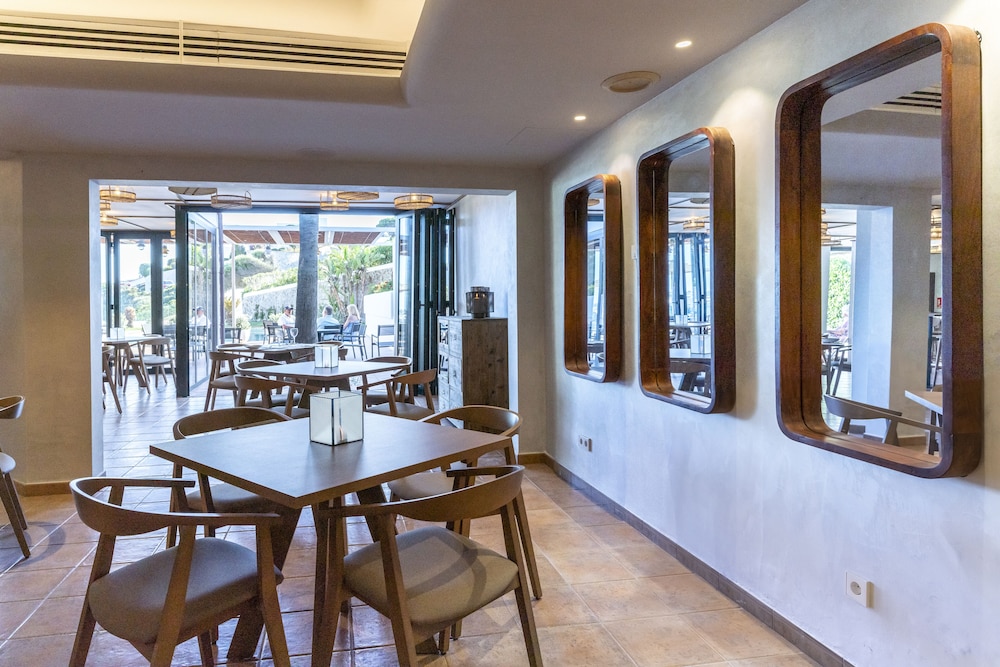 Calallonga Hotel Menorca — Restaurant & bars in Es Castell, Balearic Islands