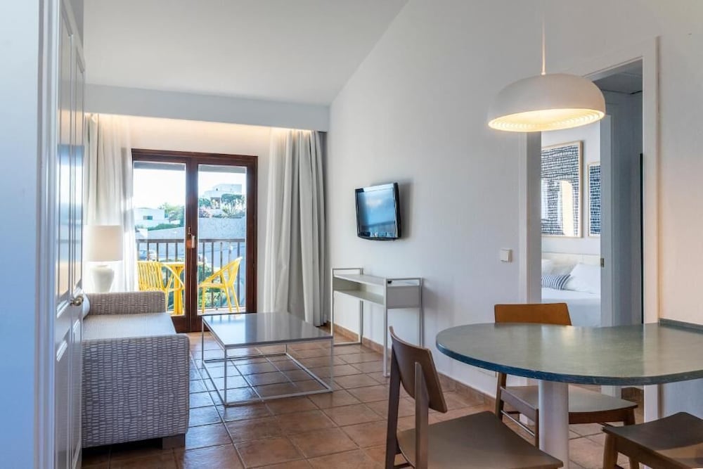 Calallonga Hotel Menorca — Hotel rooms in Es Castell, Balearic Islands