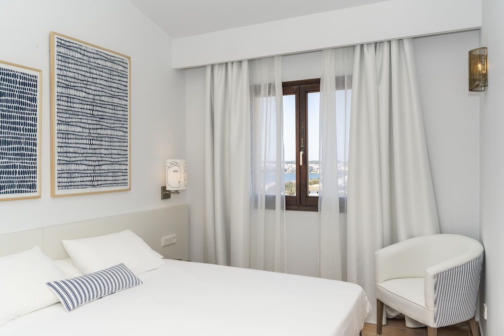 Calallonga Hotel Menorca — Hotel rooms in Es Castell, Balearic Islands