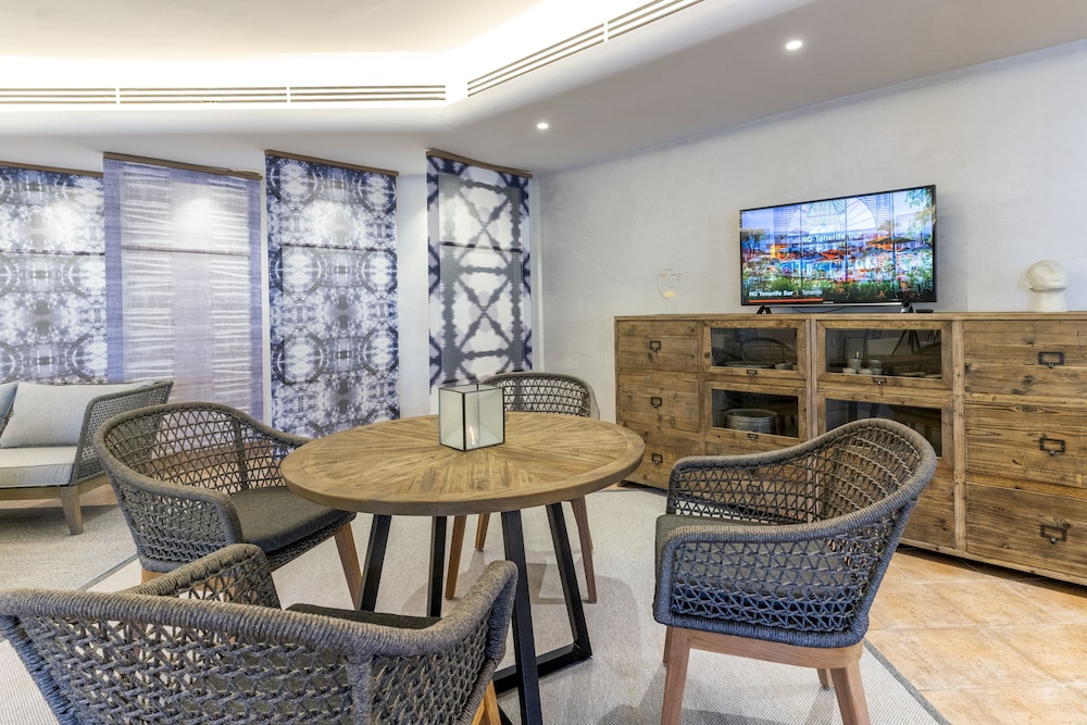 Calallonga Hotel Menorca — Restaurant & bars in Es Castell, Balearic Islands