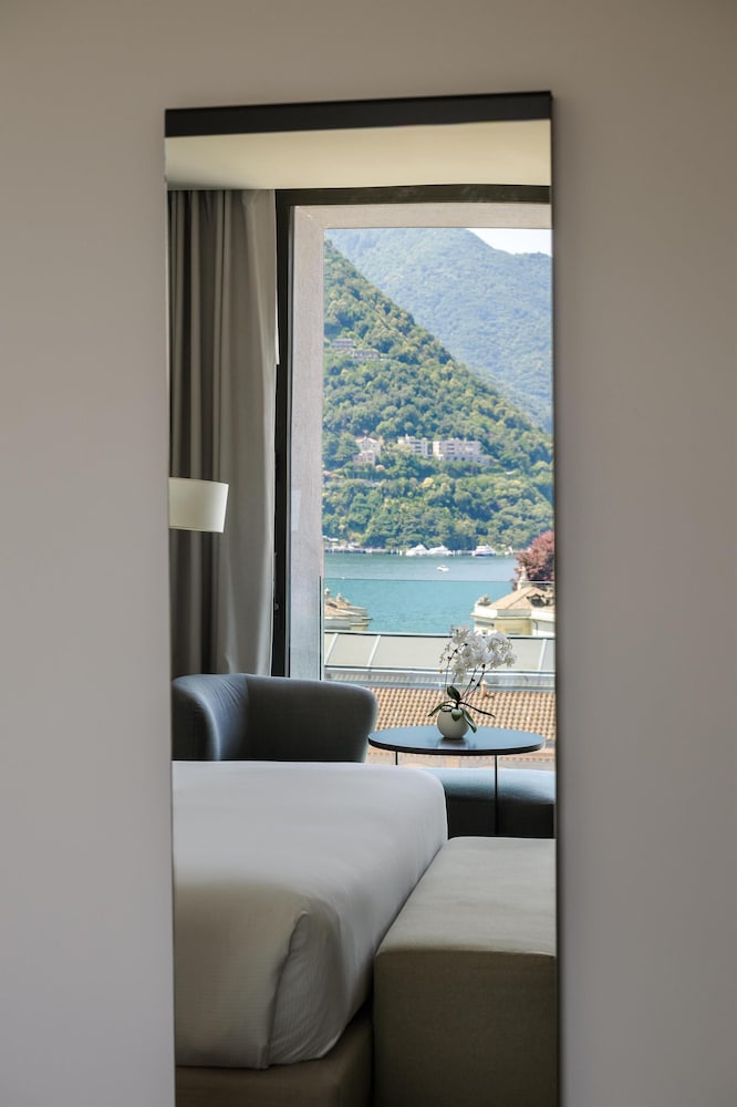 Hilton Lake Como — Hotel rooms in Como, Lombardy