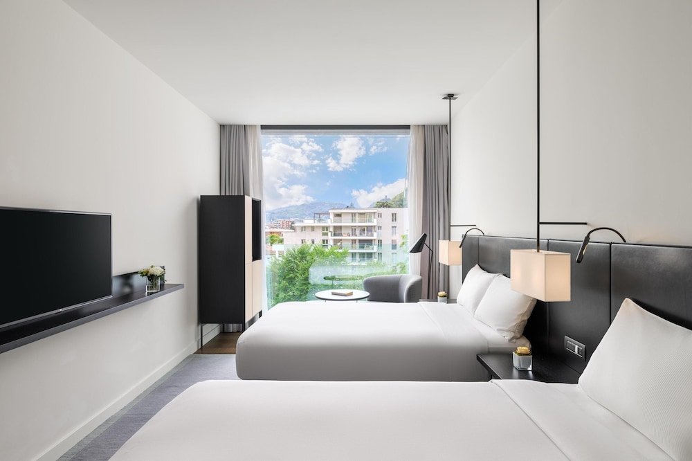 Hilton Lake Como — Hotel rooms in Como, Lombardy
