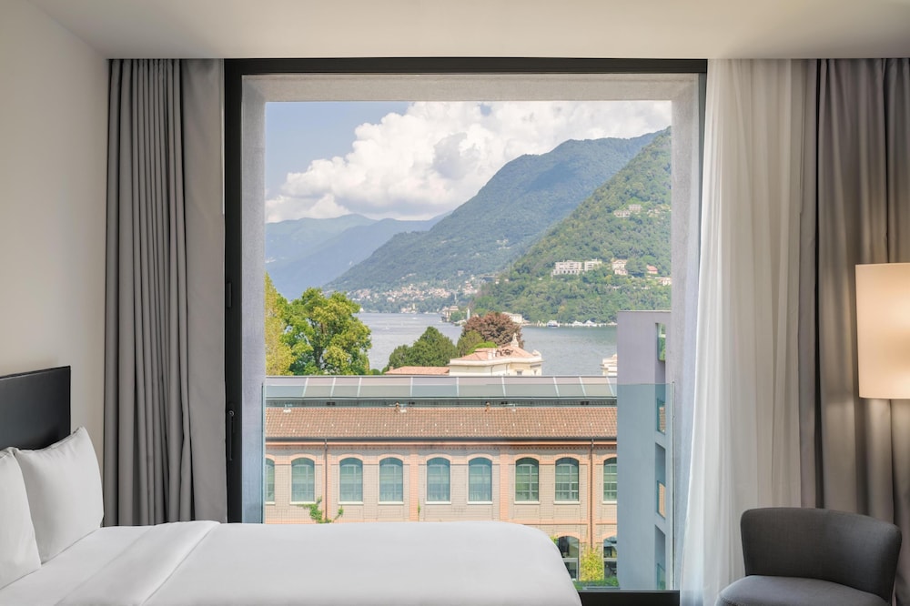 Hilton Lake Como — Hotel rooms in Como, Lombardy
