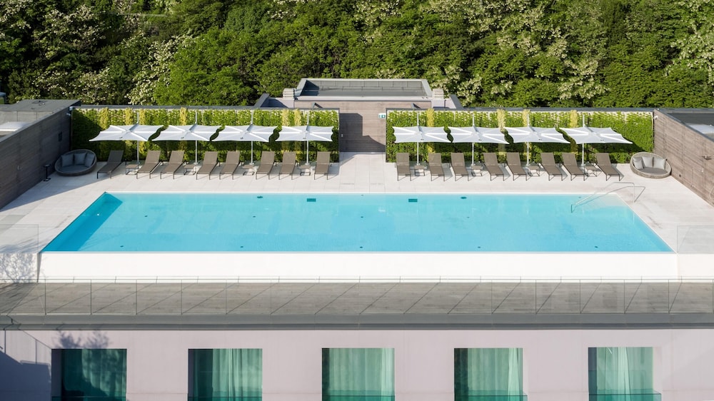 Hilton Lake Como — Swimming pool in Como, Lombardy