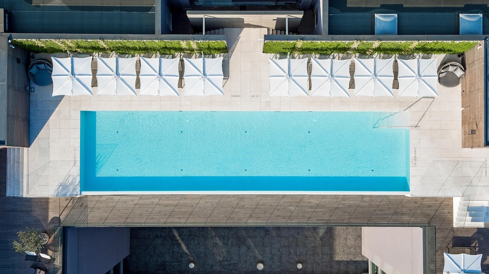 Hilton Lake Como — Swimming pool in Como, Lombardy