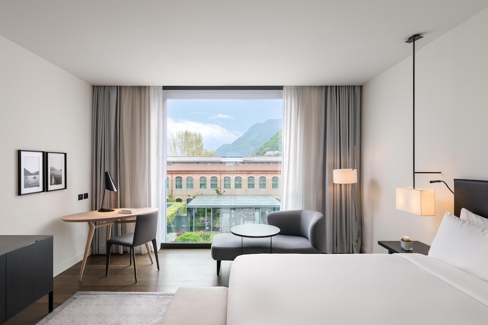 Hilton Lake Como — Hotel rooms in Como, Lombardy