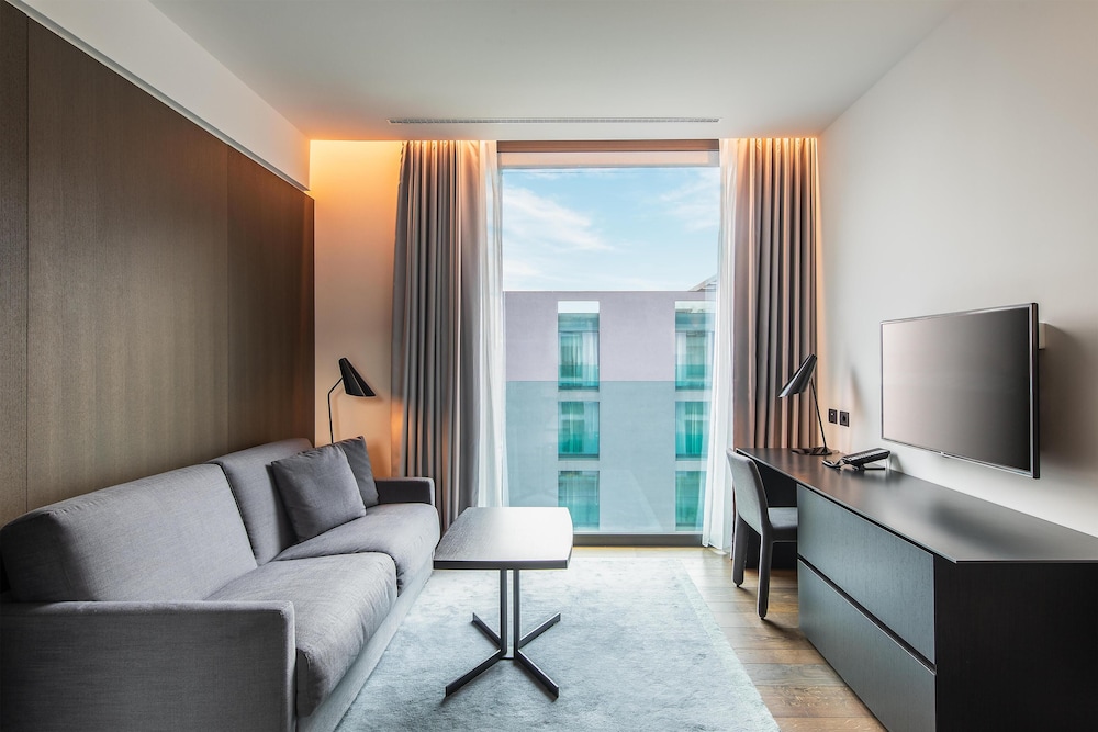 Hilton Lake Como — Hotel rooms in Como, Lombardy