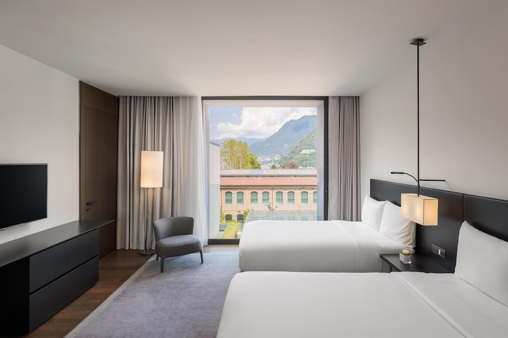 Hilton Lake Como — Hotel rooms in Como, Lombardy